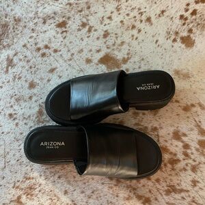 Women’s sandals size 8